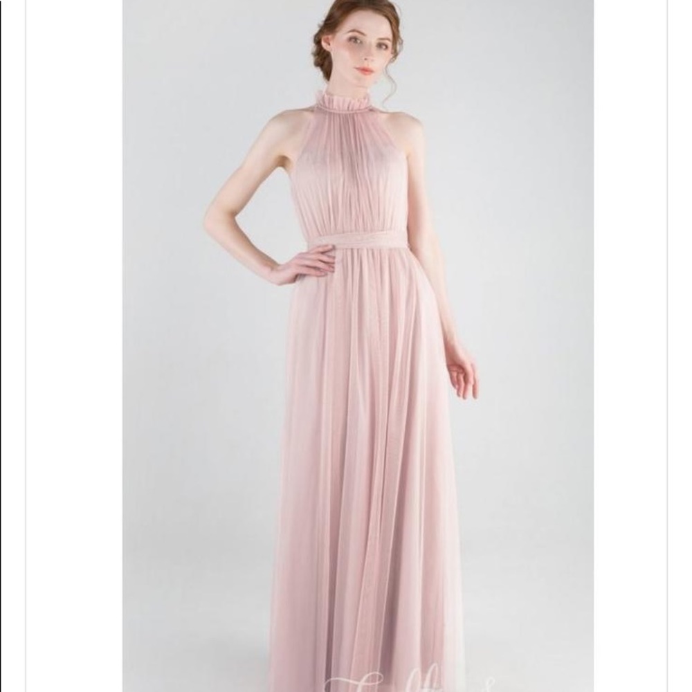 Tulle and chantilly pink dress.
